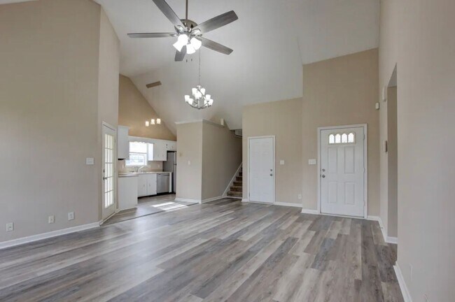 Foto del edificio - Freshly Renovated Three Bedroom with Bonus