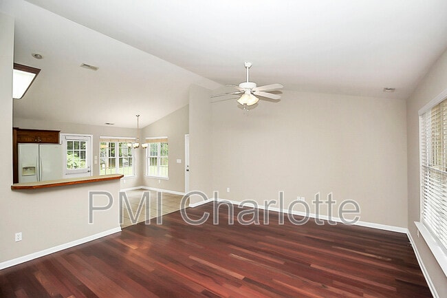Building Photo - 2510 S Ridge Ave