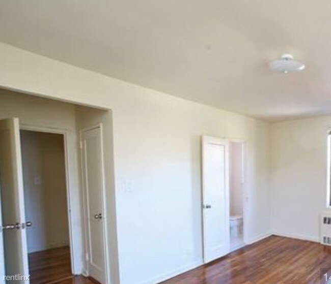 Building Photo - 2 br, 1 bath  - 3205 Emmons Ave Large  room