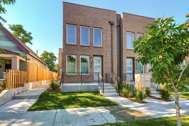 Foto del edificio - 3 bedroom Townhome + 2 Large Flex Spaces &...