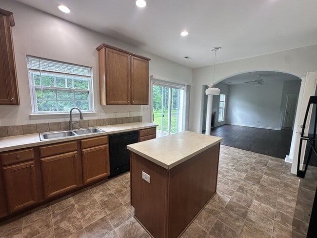 Building Photo - Spacious 5-Bedroom Home for Rent in The Pointe at Oakdale