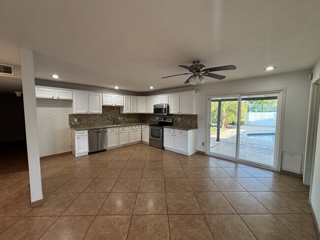 Building Photo - 3441 E Claire Dr