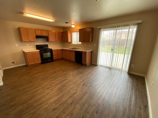 Foto del edificio - Lovely SW Visalia home in a great school d...