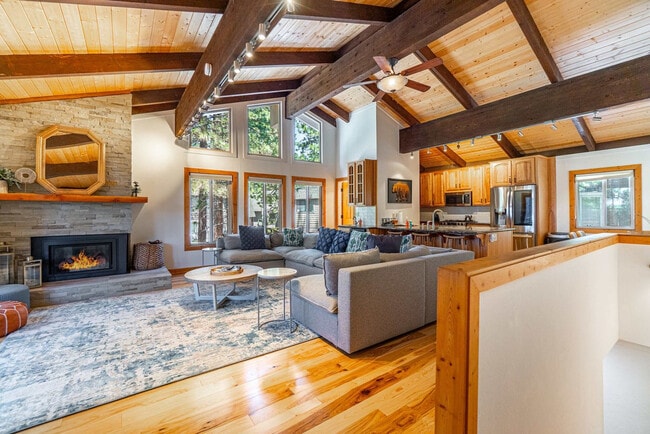 Building Photo - 820 Oriole Way