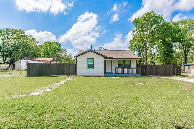 Building Photo - 2514 Dedman St