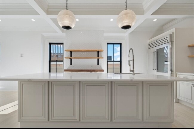 Building Photo - 6 Douglas St