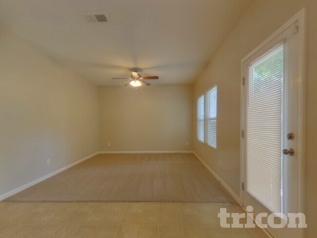 Foto del edificio - 1025 Joselynn Drive