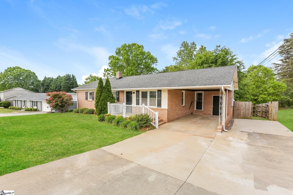 304 Brushy Creek Rd, Easley, SC 29642 House Rental in Easley, SC