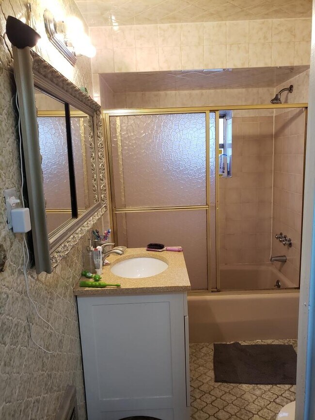 Building Photo - 2339 63rd St