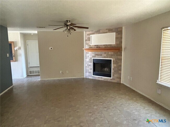 Foto del edificio - 604 Redbud Dr