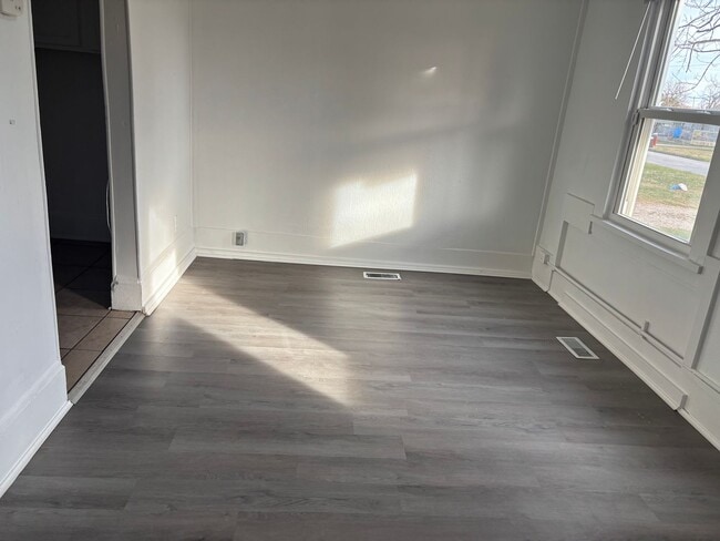 Foto del edificio - Peaceful Living: 2-Bed Home with Spacious Backyard