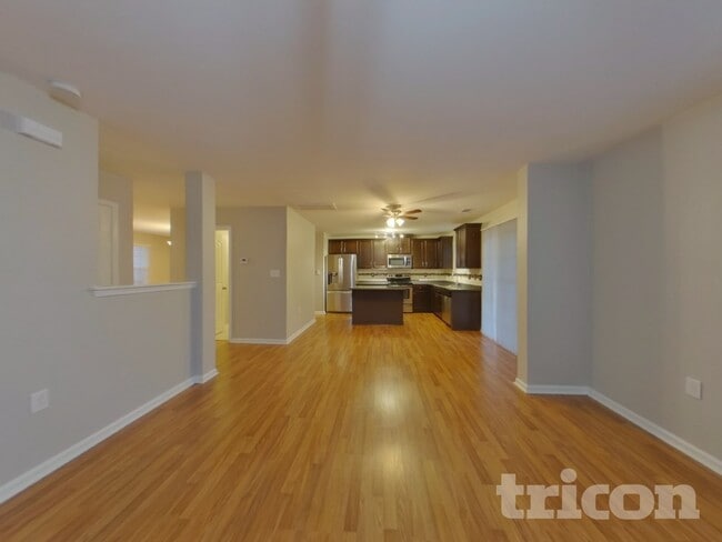 Building Photo - 2848 Village Center Dr