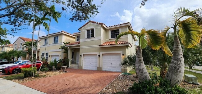 View of Silver Shores Apartments for Rent with High Ceilings - Miramar, FL ...