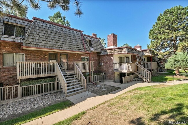 Building Photo - 5401 E Warren Ave