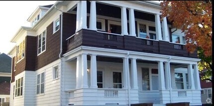 Building Photo - 98 Eaton St