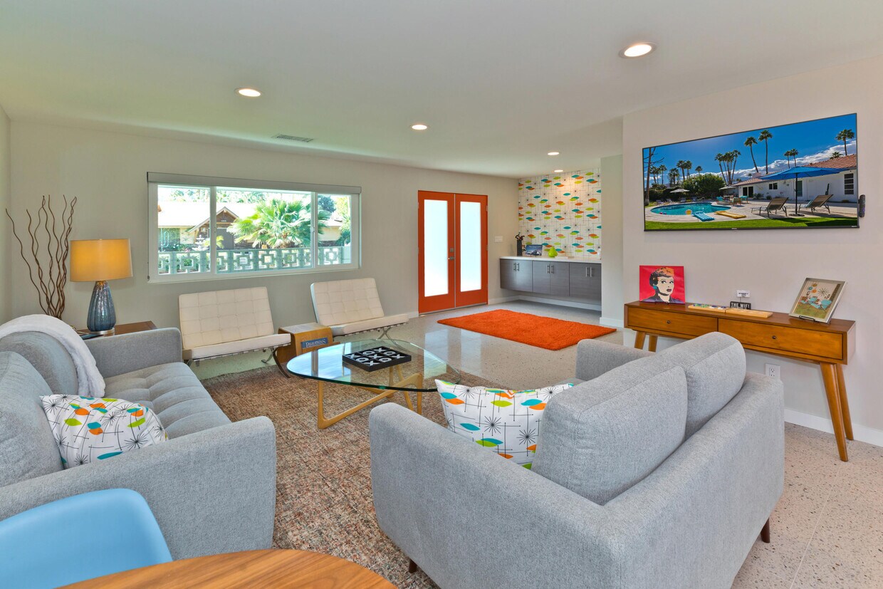 Primary Photo - 1356 San Mateo Dr