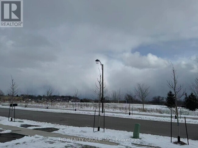 Photo du bâtiment - 664 Grand Ridge Ave