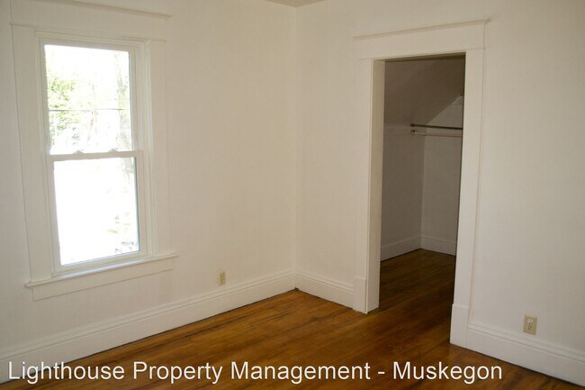 Building Photo - 845 W Dale Ave