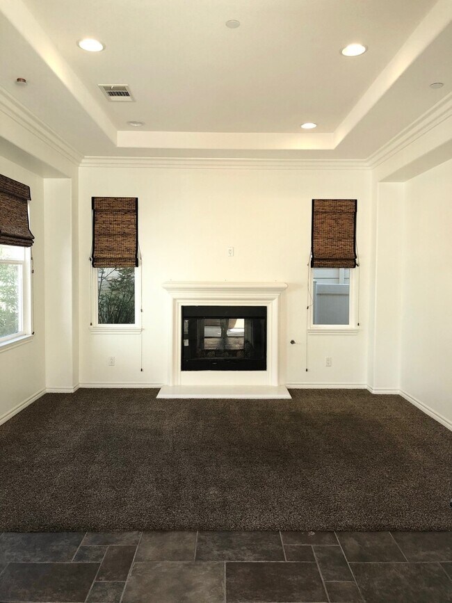 Building Photo - Upgraded East End Home featuring Air Condi...