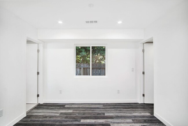 Foto del edificio - 10924 1/2 Hesby St