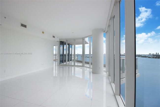Foto del edificio - 2020 N Bayshore Dr