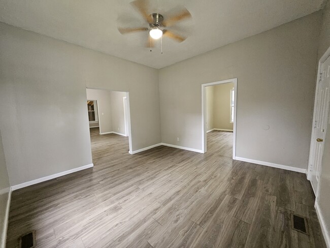 Building Photo - 1714 Menifee St