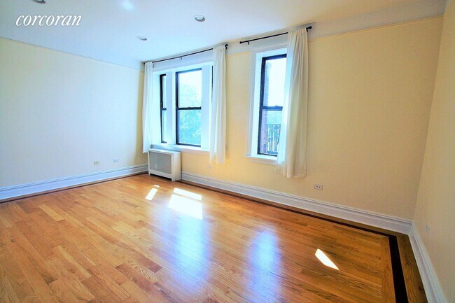 Foto del edificio - 690 Riverside Dr