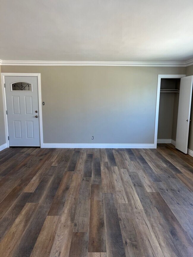 Building Photo - 4461 Green Ave