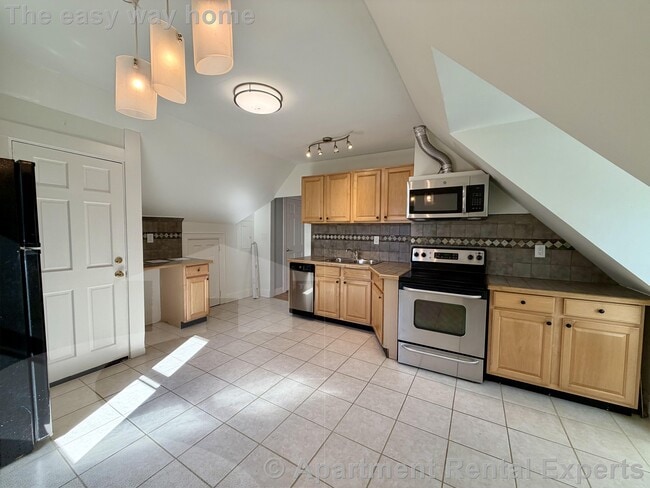 Building Photo - 8 Marbury Terrace