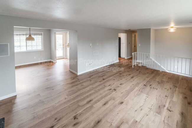 Foto del edificio - 6604 N Greenwood Blvd