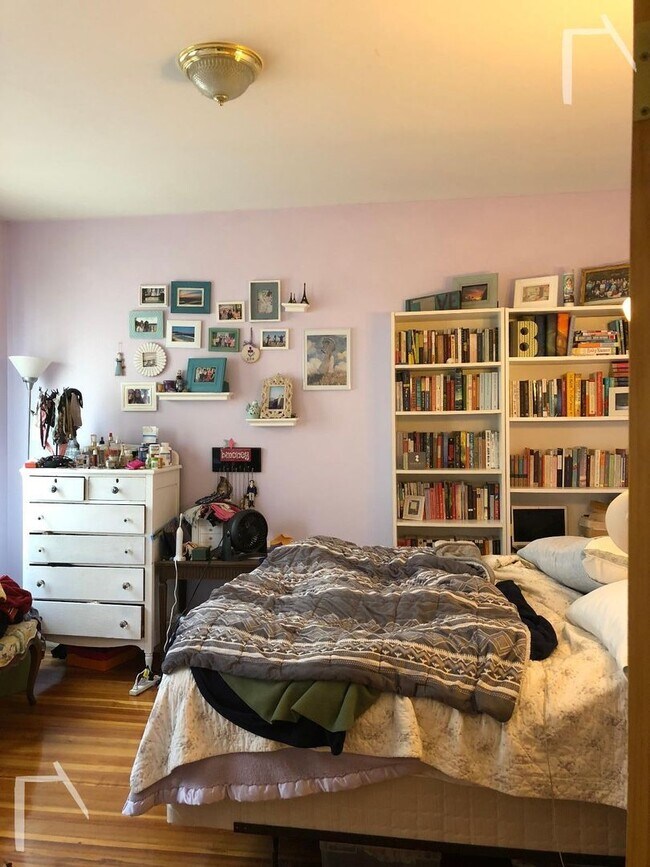 Building Photo - HOT BRIGHTON LISTING!!!!