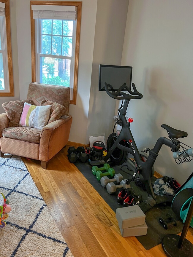 Building Photo - 1444 W Melrose St