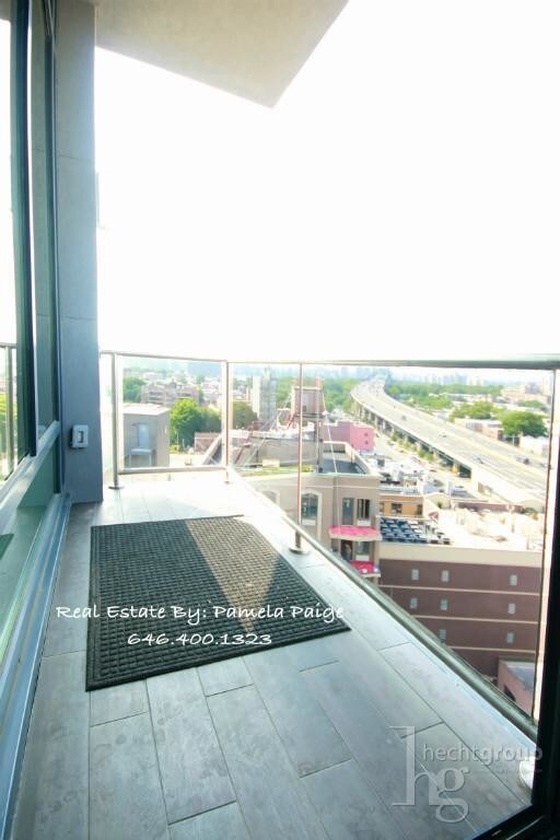 Foto del edificio - 2718 Hoyt Ave S