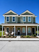 Building Photo - 102 Skye Dr