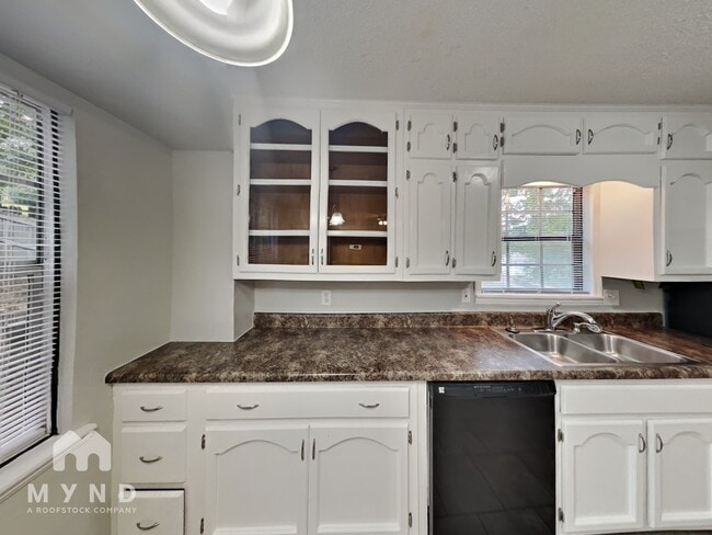 Building Photo - 1172 Westridge Cir