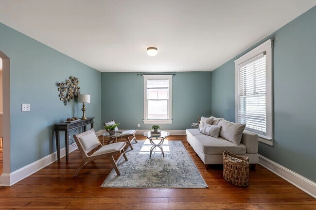 Foto del edificio - Walk to Main Street Restaurants and Downtown! Charming home, just like grandma's house!