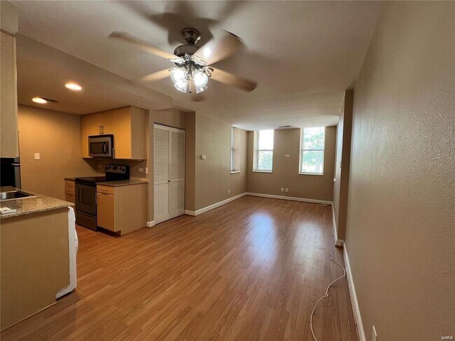 Foto del edificio - 5696 Kingsbury Ave