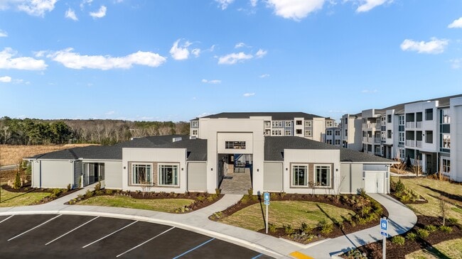 Building Photo - Creekstone at 316