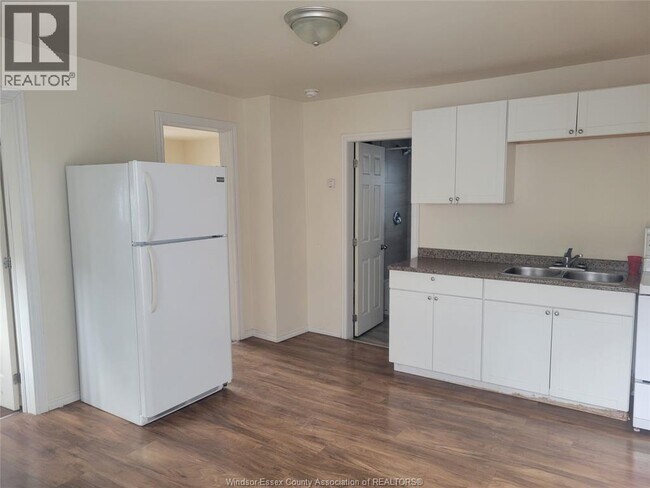 Building Photo - 583 Janette Ave