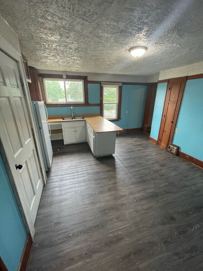 Foto del edificio - N89W16206/16208 Cleveland Ave. (Duplex)