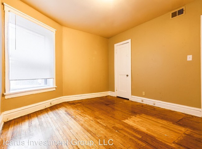 Foto del edificio - 7024-7026 S Clyde Ave