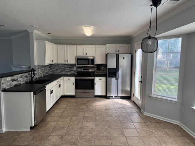 Building Photo - Stunning 3-Bedroom Home in Olive Branch - Spacious & Modern!