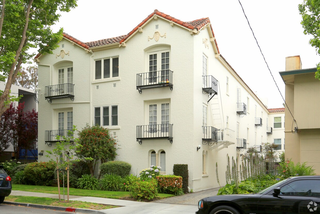 Primary Photo - 1466 Bellevue Ave