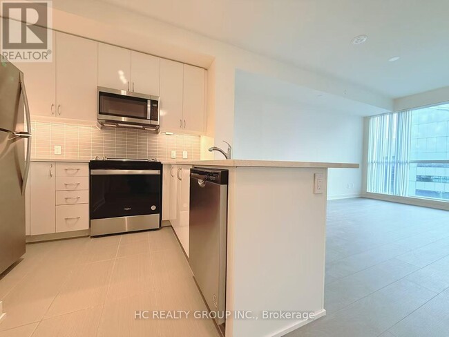 Building Photo - 4955-4955 Yonge St