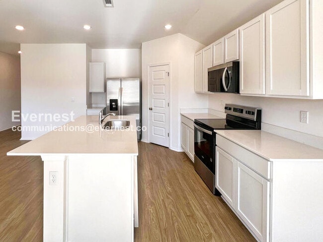 Building Photo - 116 E Sunbelt Ct