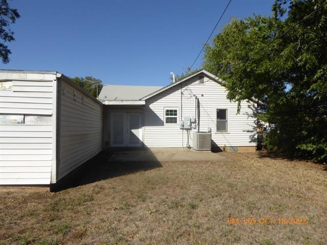 Building Photo - 1512 SW D Ave
