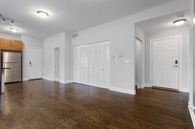 Building Photo - 7530 N Seeley Ave