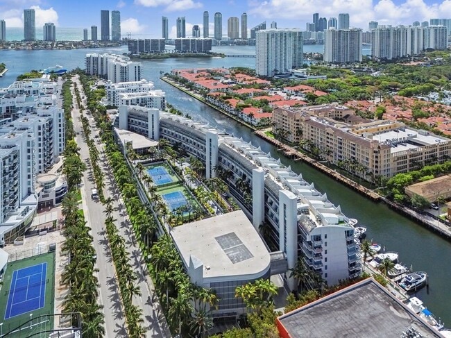 Foto del edificio - 2950 NE 188th St