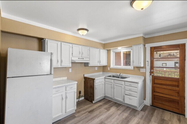 Foto del edificio - 3725 Lincoln Ave