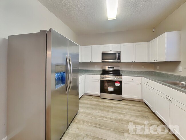 Foto del edificio - 2000 Farm Hill Ct